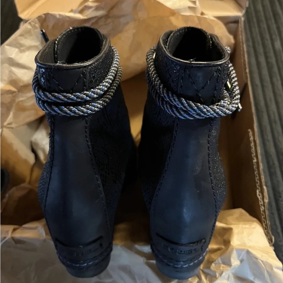 Gorgeous Sorel 1964 Premium Wedge Joan Bootie Black & Blue Women 7.5 Boots - Picture 5 of 10